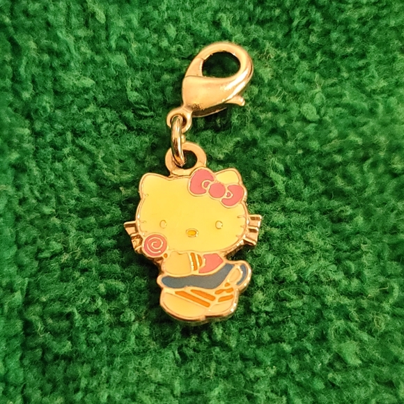 2 Hello Kitty Charms with lobster clasps - Picture 4 of 5